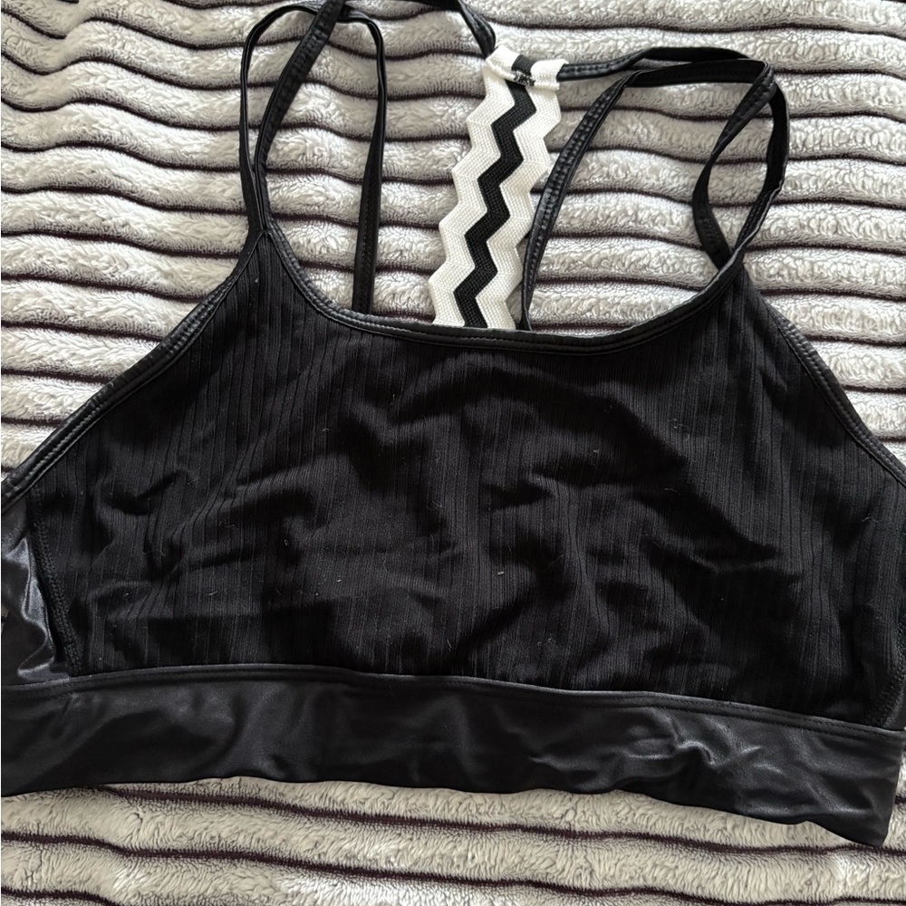 Alala sports bra size large